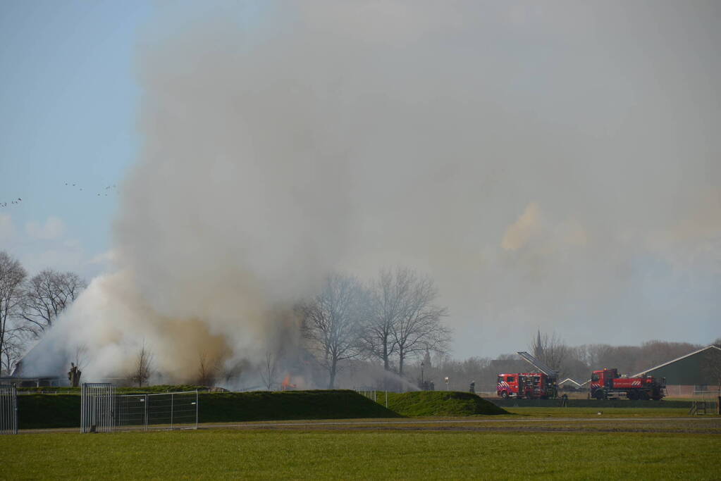 Zeer grote brand in woonboerderij