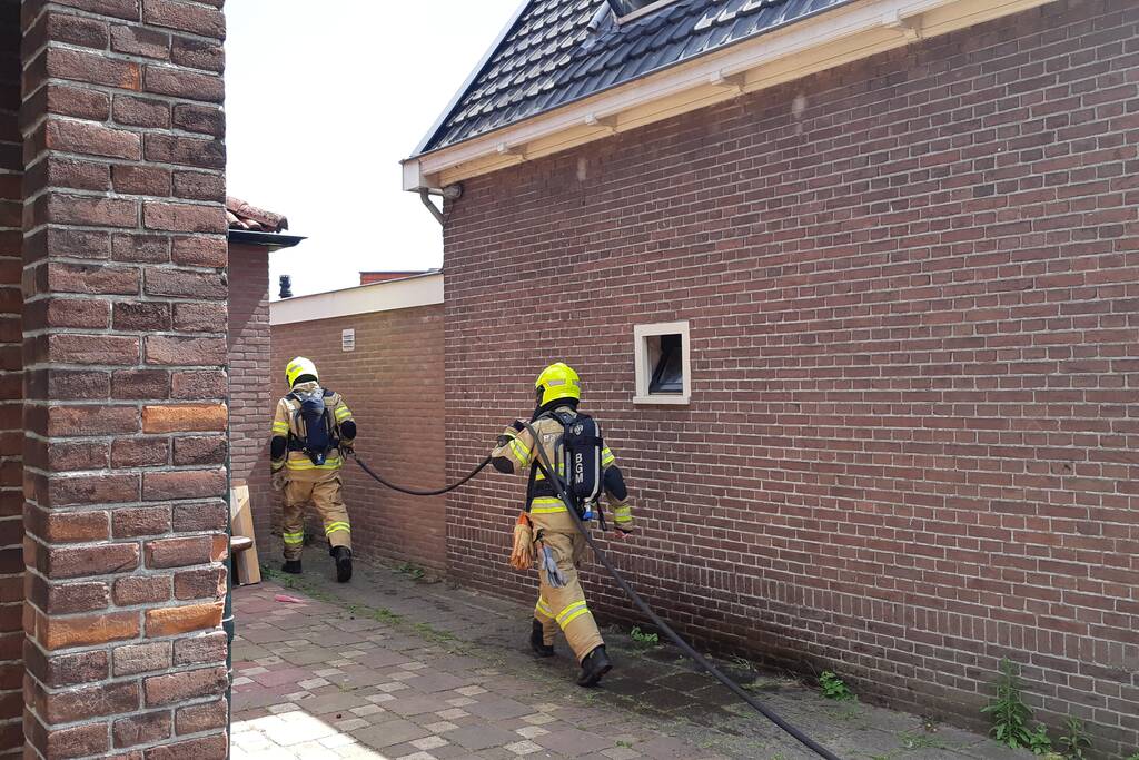 Kliko in de brand, straat afgesloten