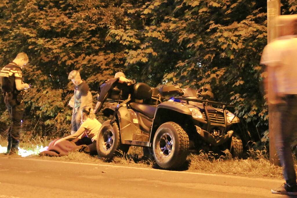 Quad slaat meerdere malen over de kop