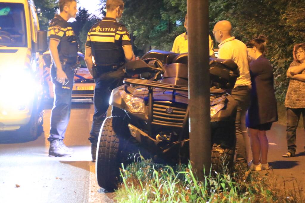 Quad slaat meerdere malen over de kop