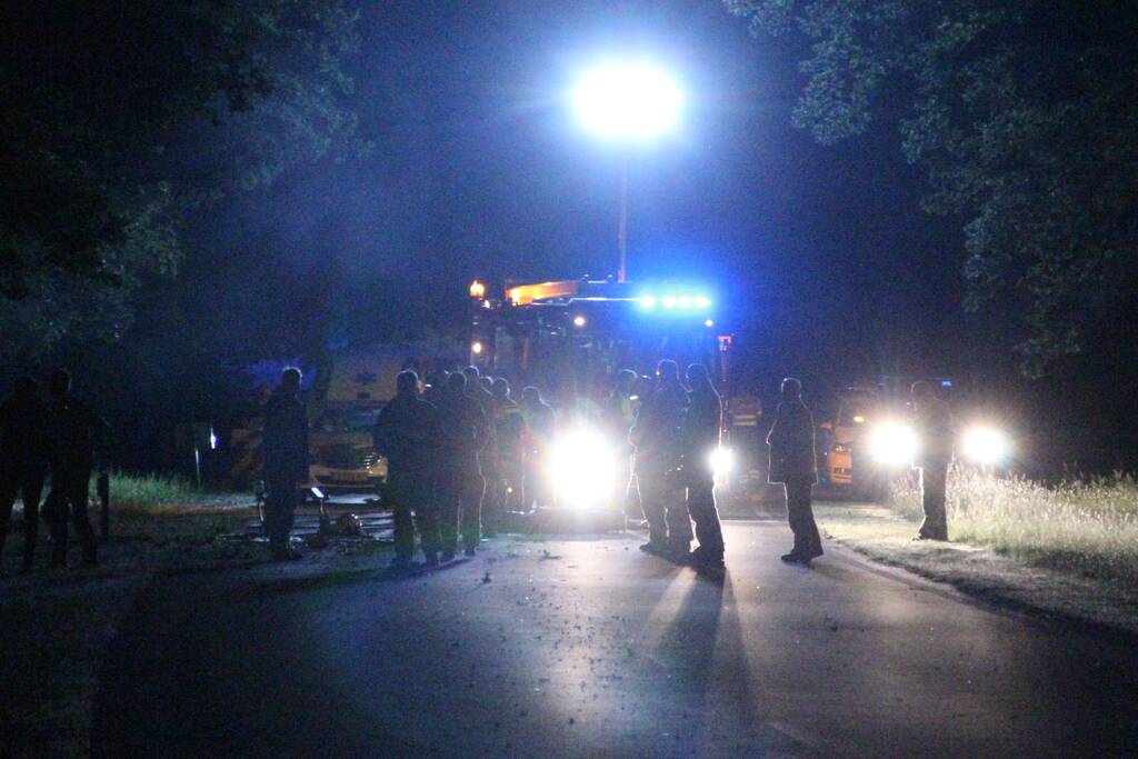 Automobilist (18) overleden na crash tegen boom