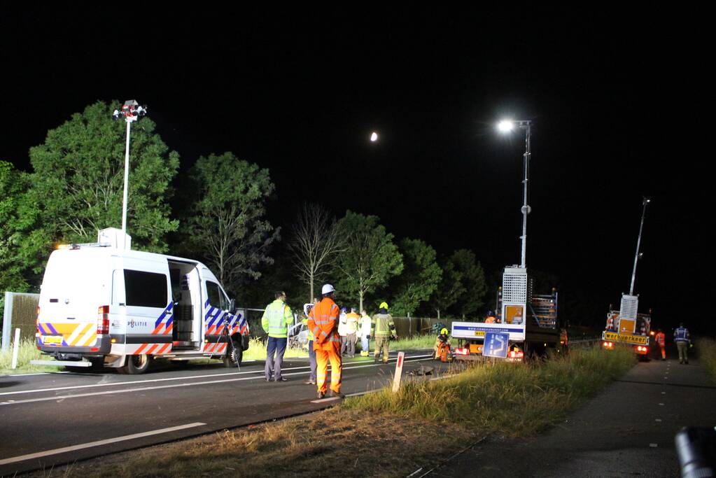Auto's vliegen in brand na frontale aanrijding