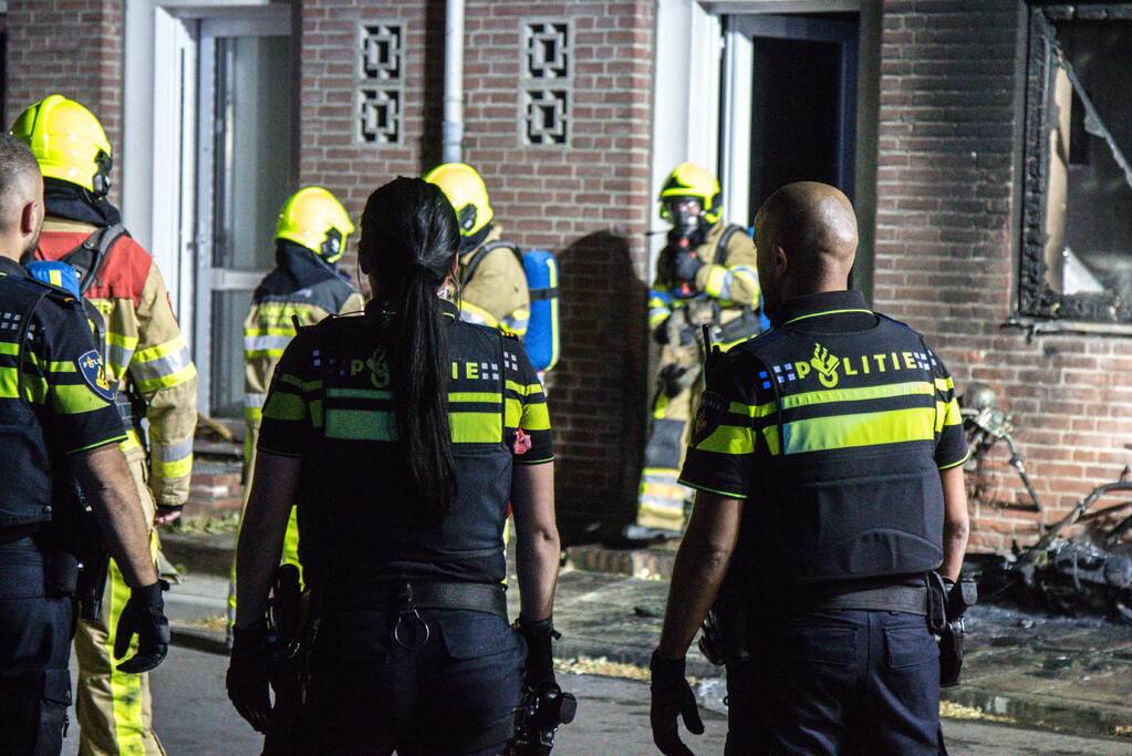 Veel schade aan woning door brandende scooter