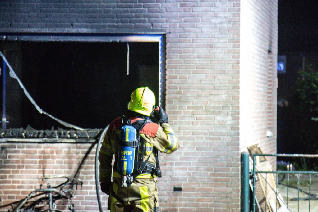 Veel schade aan woning door brandende scooter