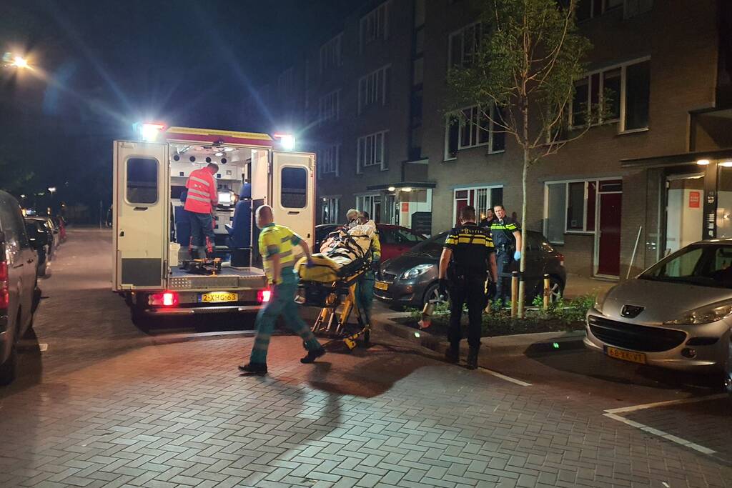 Persoon zwaargewond na steekpartij in woning