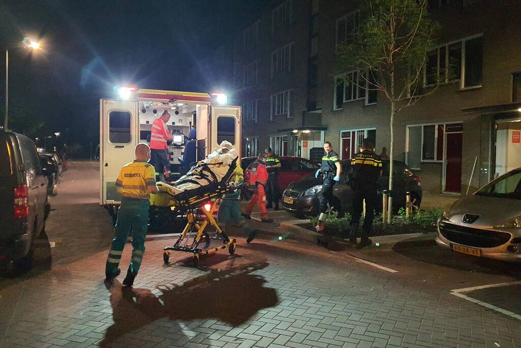 Persoon zwaargewond na steekpartij in woning