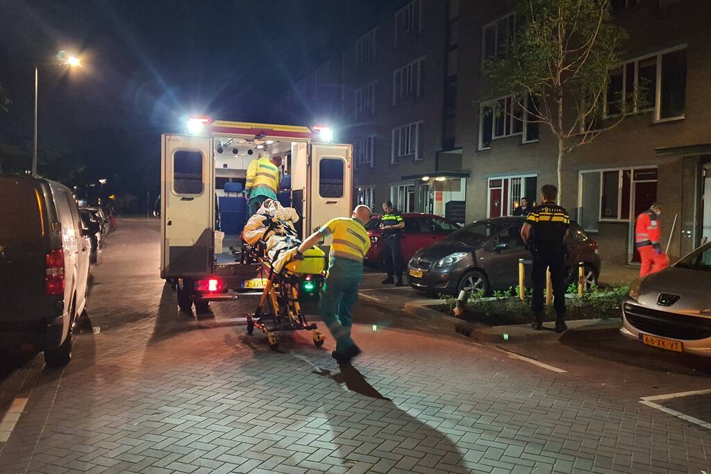 Persoon zwaargewond na steekpartij in woning