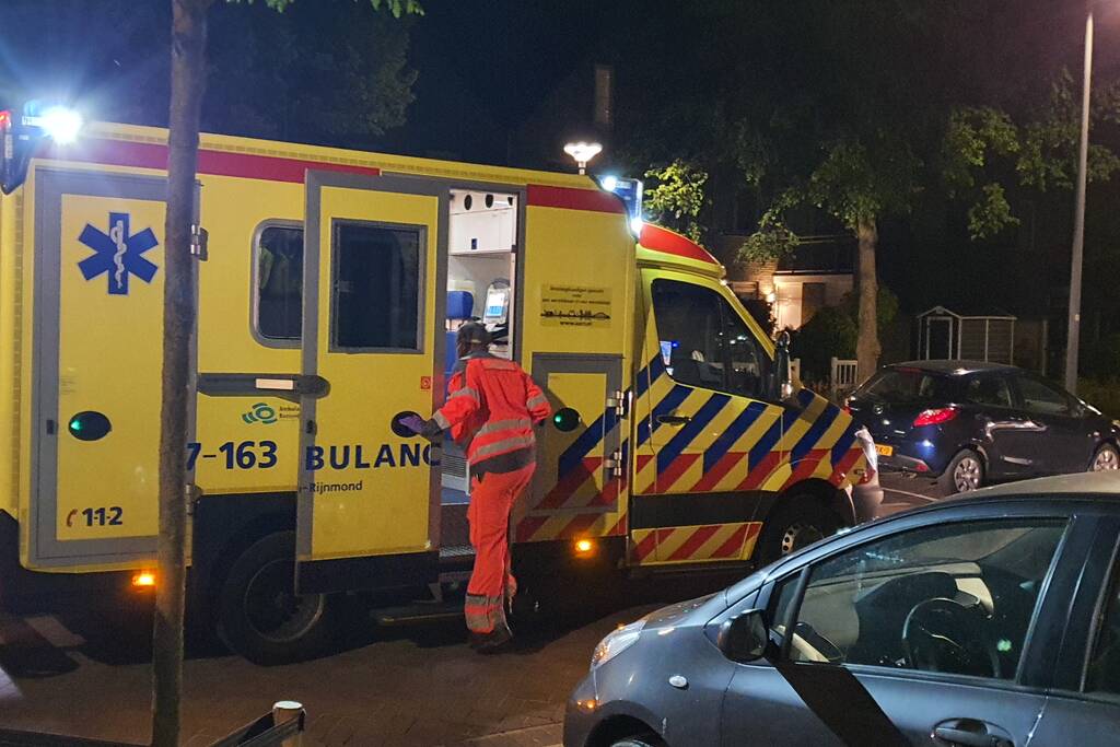 Persoon zwaargewond na steekpartij in woning