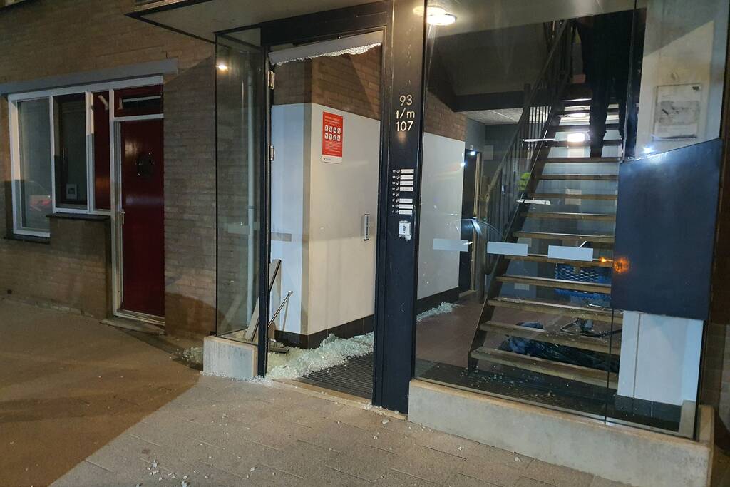 Persoon zwaargewond na steekpartij in woning