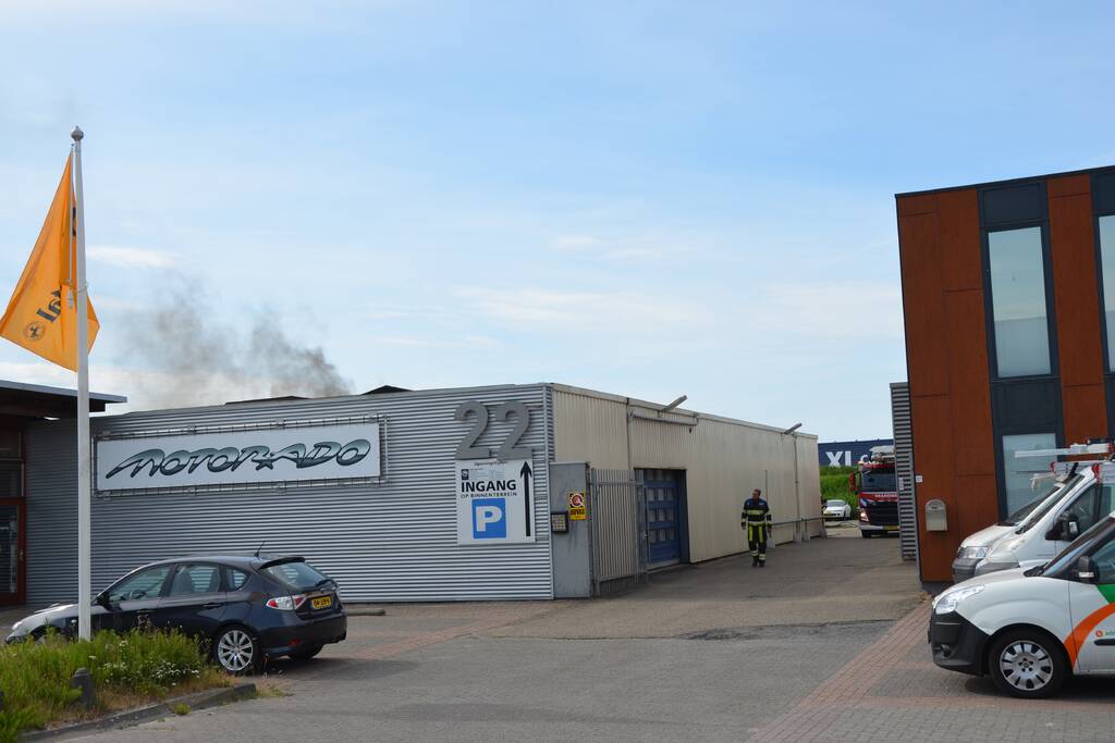 Flinke rookontwikkeling bij brand in loods