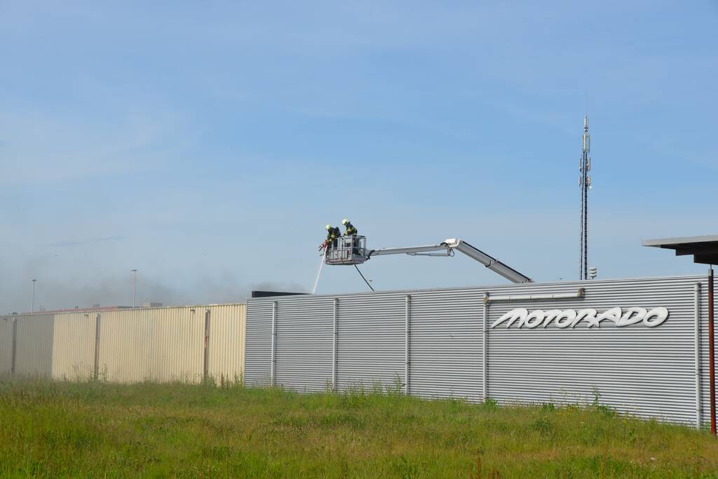 Flinke rookontwikkeling bij brand in loods