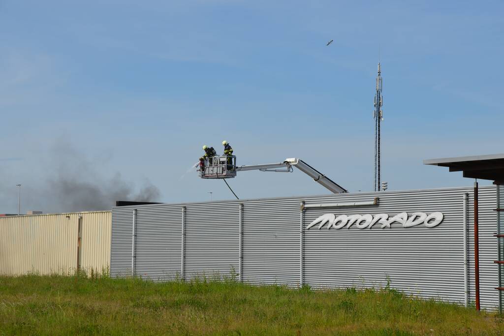 Flinke rookontwikkeling bij brand in loods