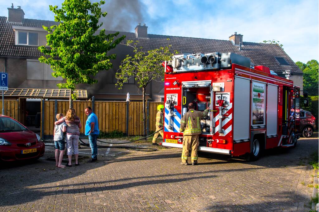 Oplader veroorzaakt forse brand in woning