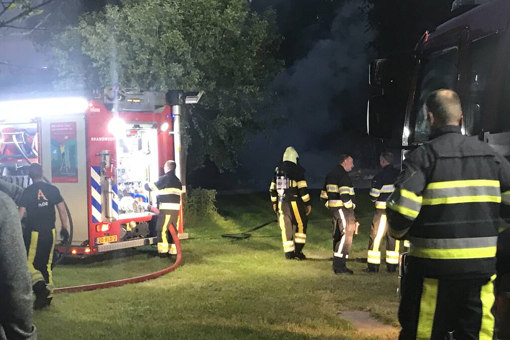 Caravan gaat in vlammen op