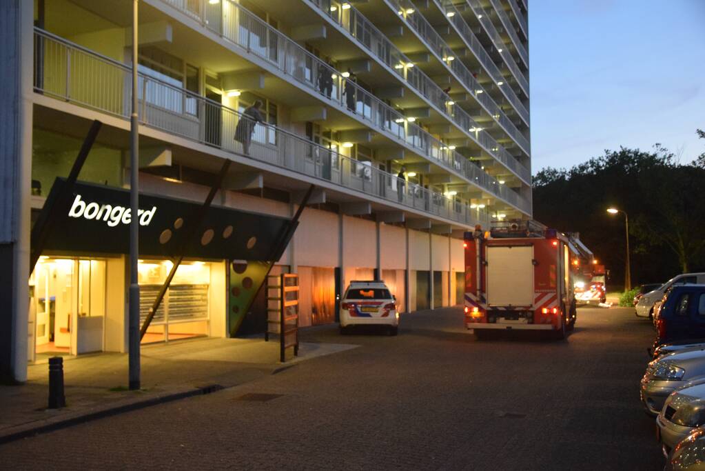 Brand in flatwoning snel onder controle