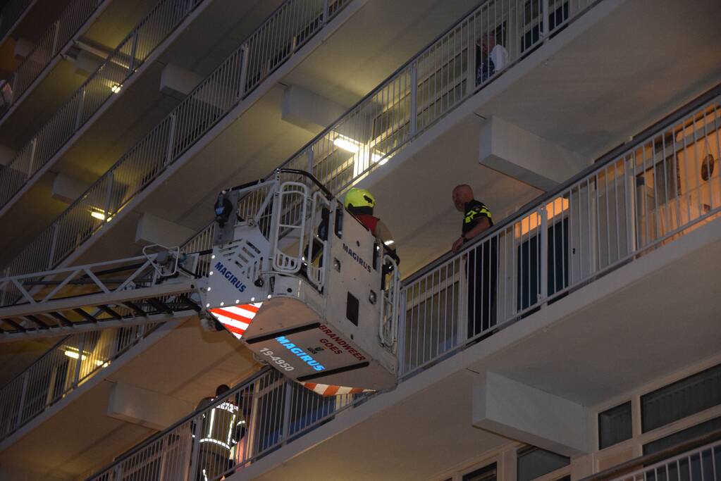 Brand in flatwoning snel onder controle