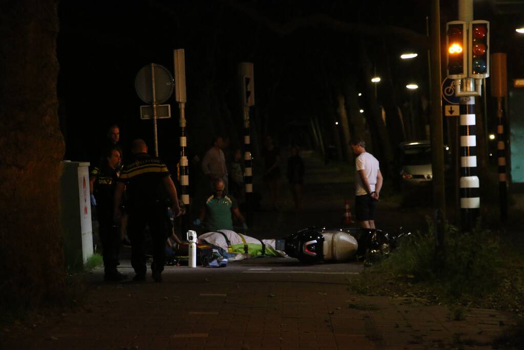 Scooterrijder ernstig gewond na val