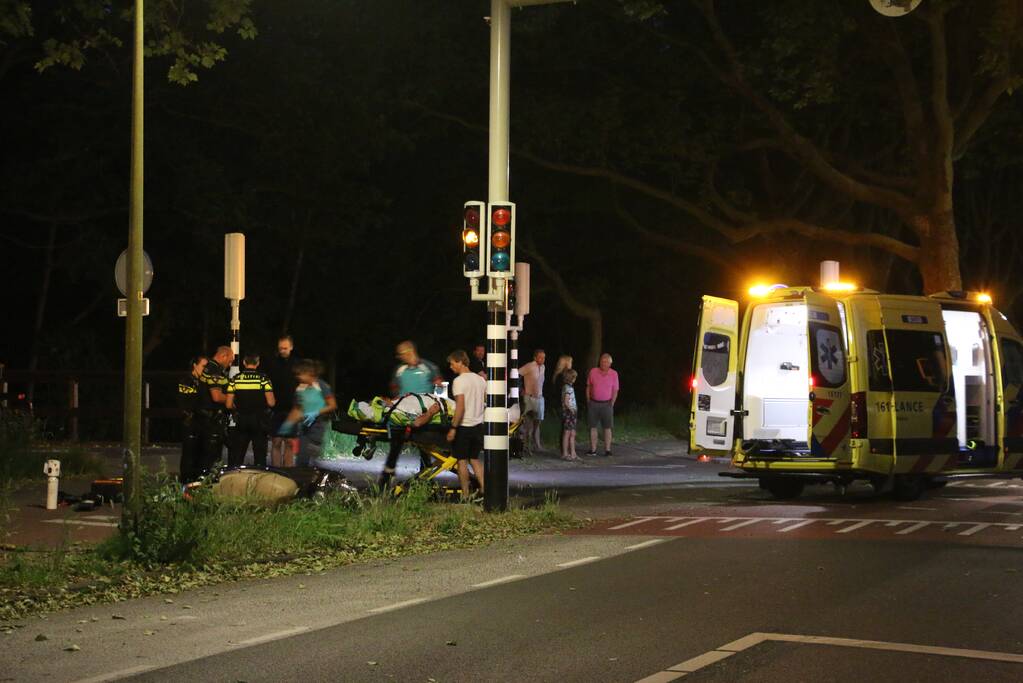 Scooterrijder ernstig gewond na val