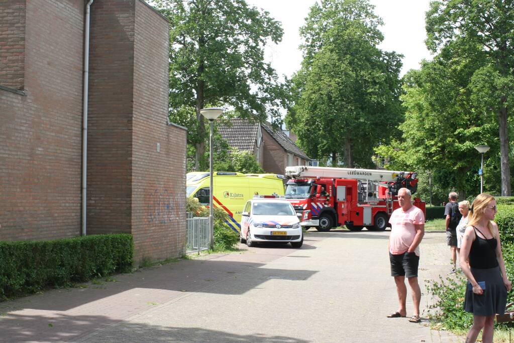 Buurtbewoners blussen brand