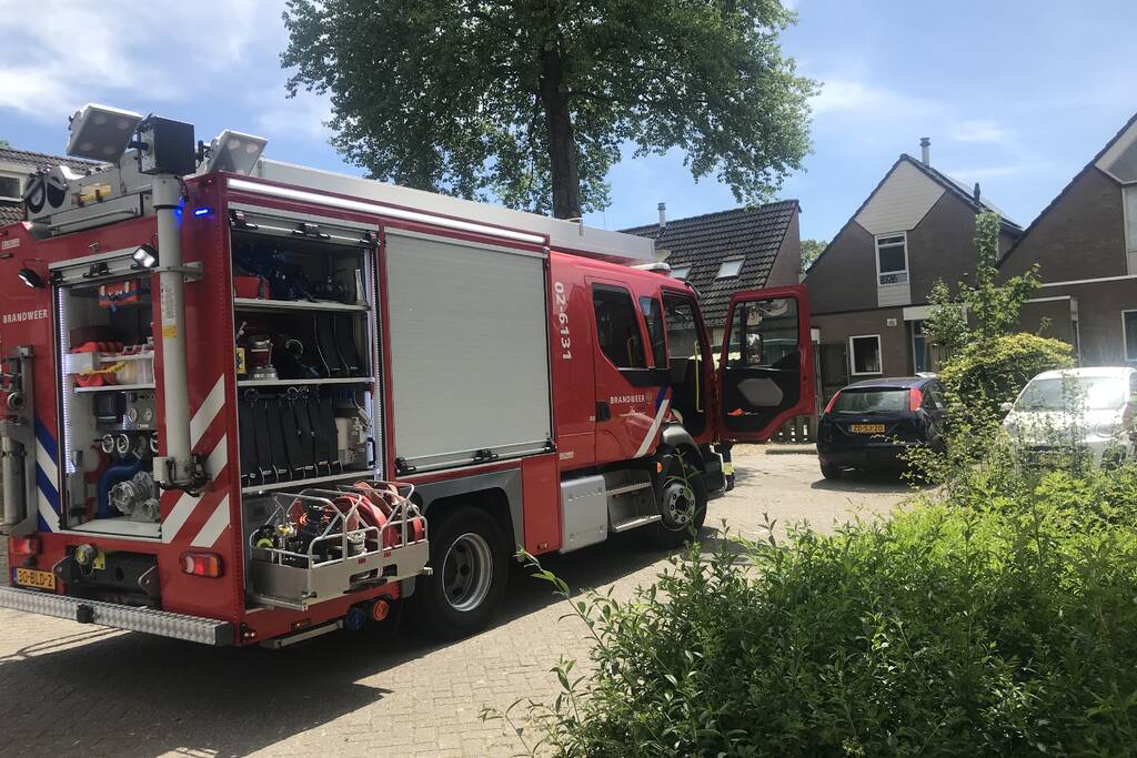 Buurtbewoners blussen brand