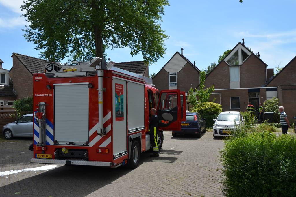 Buurtbewoners blussen brand