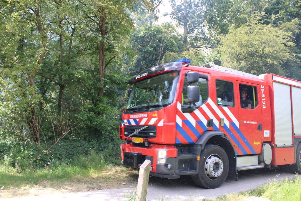 Veel rook bij brand in bosgebied
