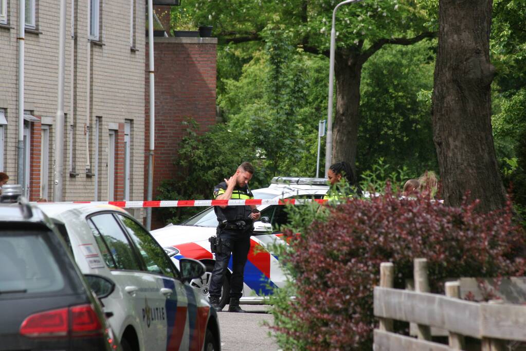 Mogelijk explosief aangetroffen, straat afgezet
