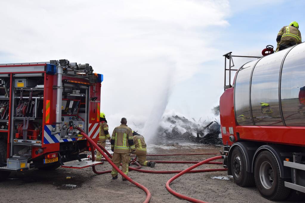 Grote hoop met bomen in brand