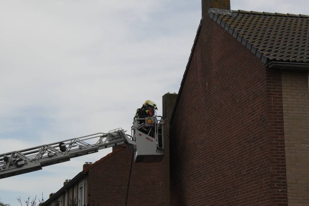 Enorme vlammenzee bij brand in schuur