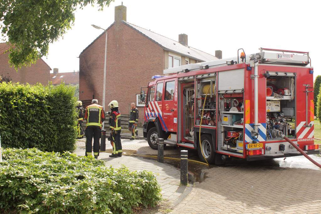 Enorme vlammenzee bij brand in schuur