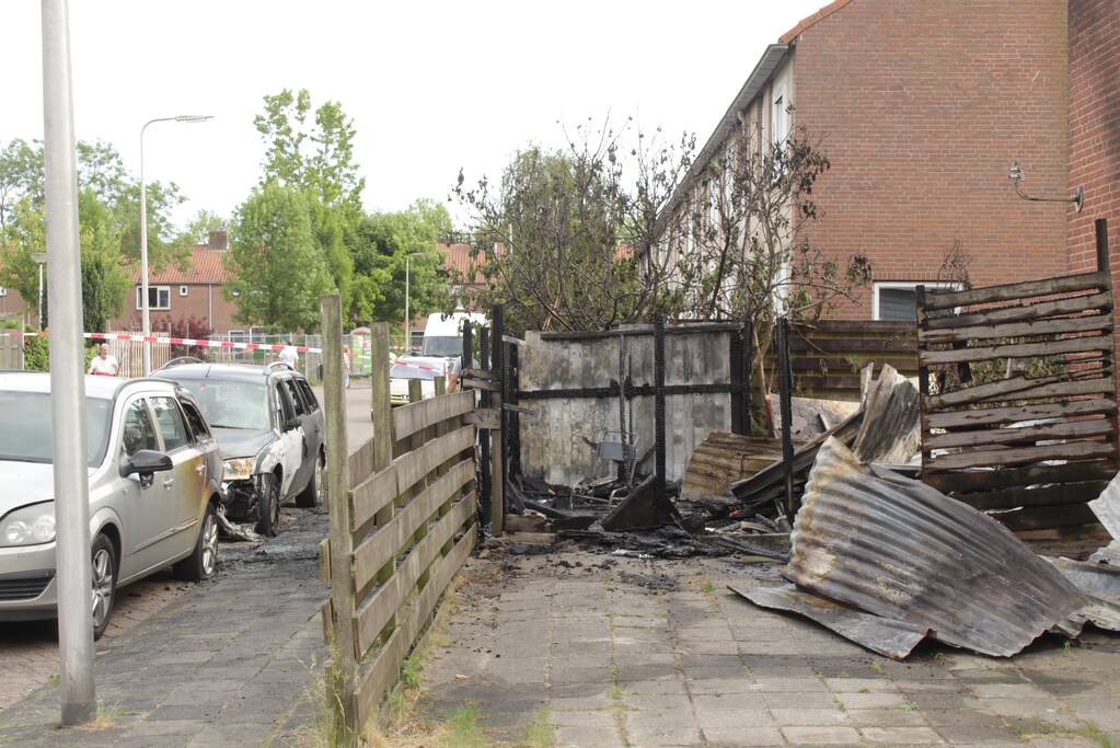 Enorme vlammenzee bij brand in schuur