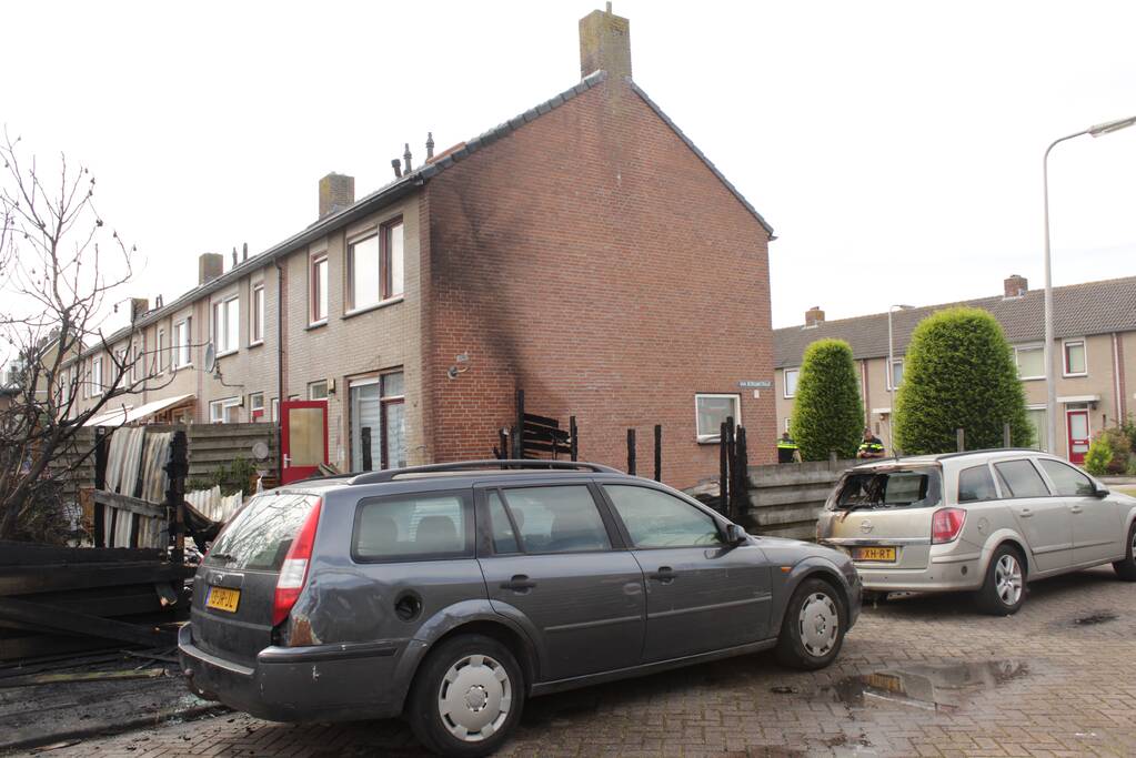 Enorme vlammenzee bij brand in schuur