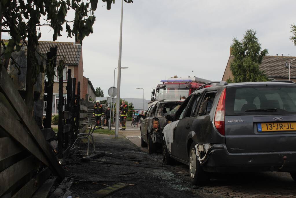 Enorme vlammenzee bij brand in schuur