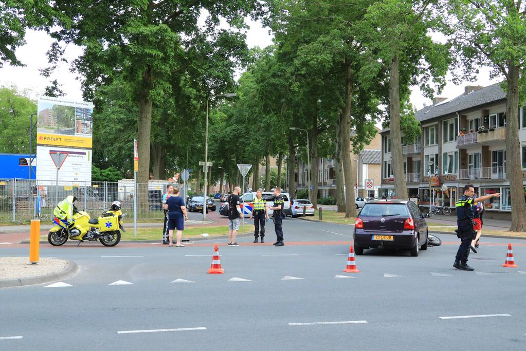 Motorrijder gewond na botsing met auto
