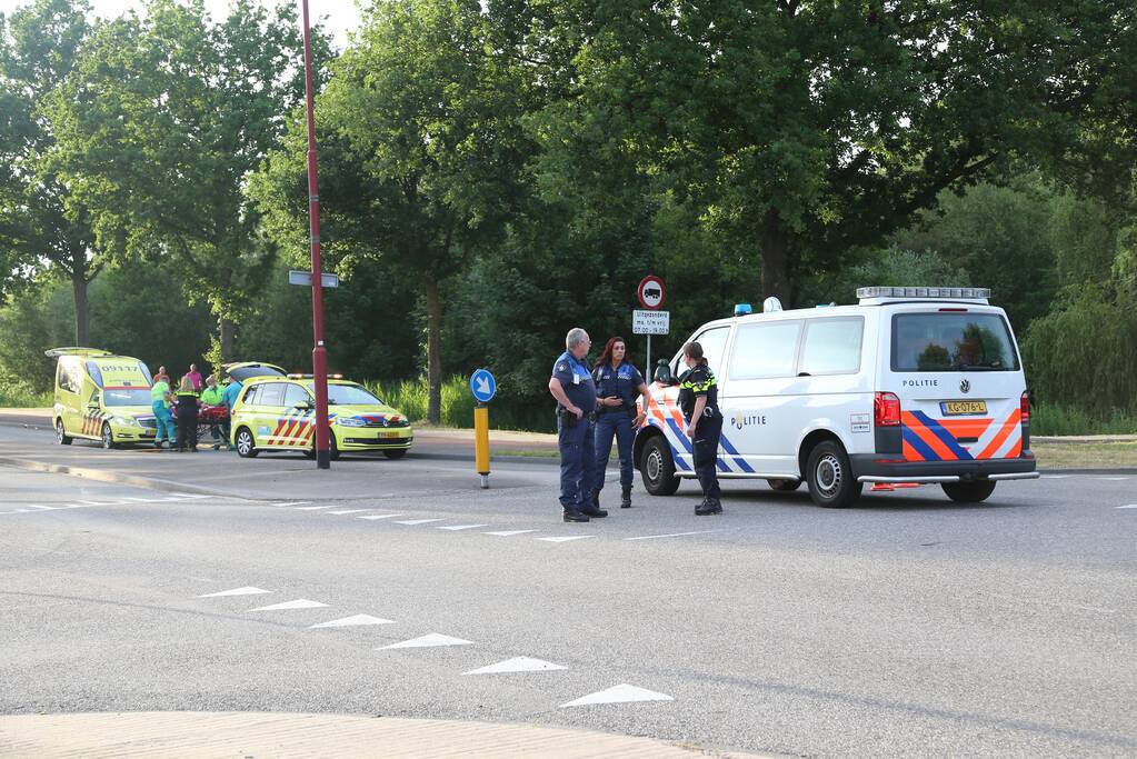 Fietser hard onderuit