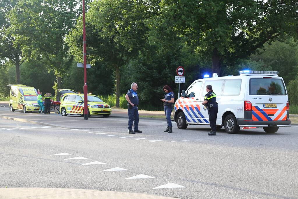 Fietser hard onderuit