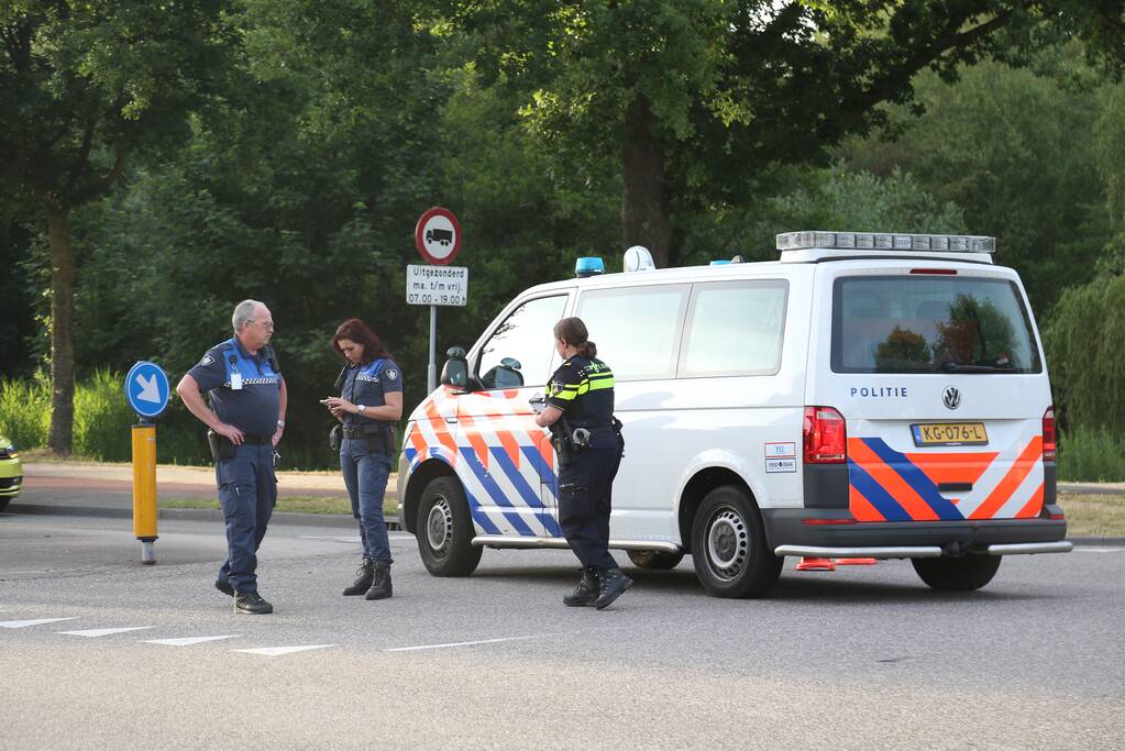 Fietser hard onderuit