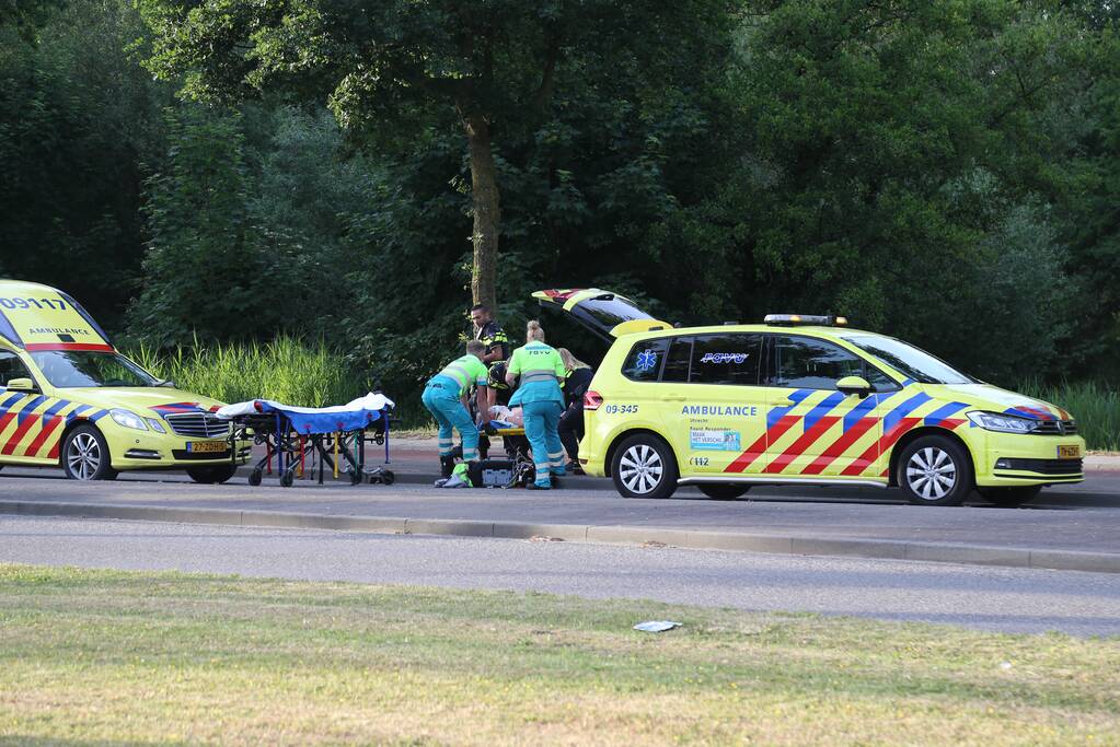 Fietser hard onderuit