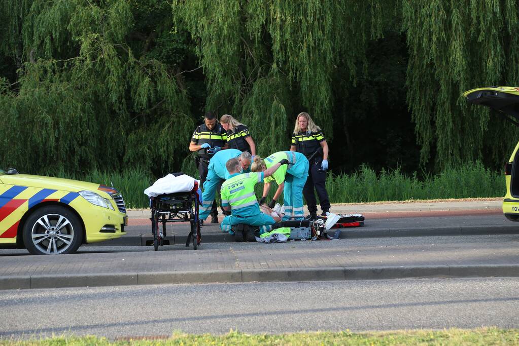 Fietser hard onderuit