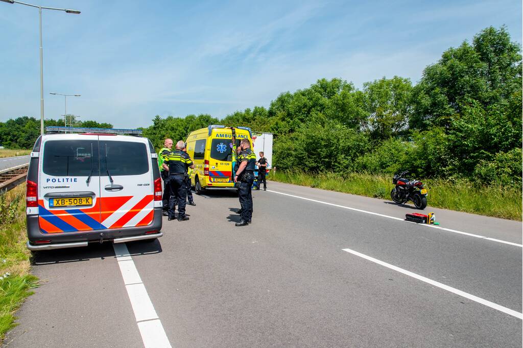 Motorrijder zwaargewond na eenzijdig ongeval