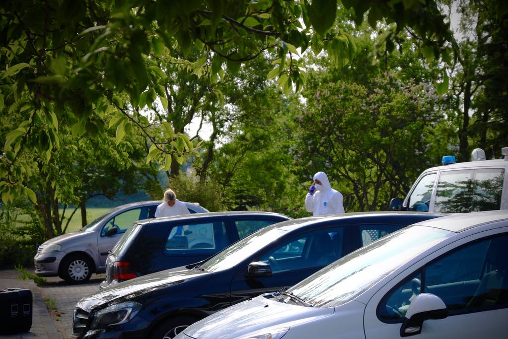 Overleden man in auto aangetroffen