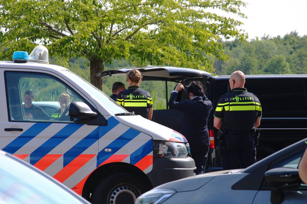 Overleden man in auto aangetroffen