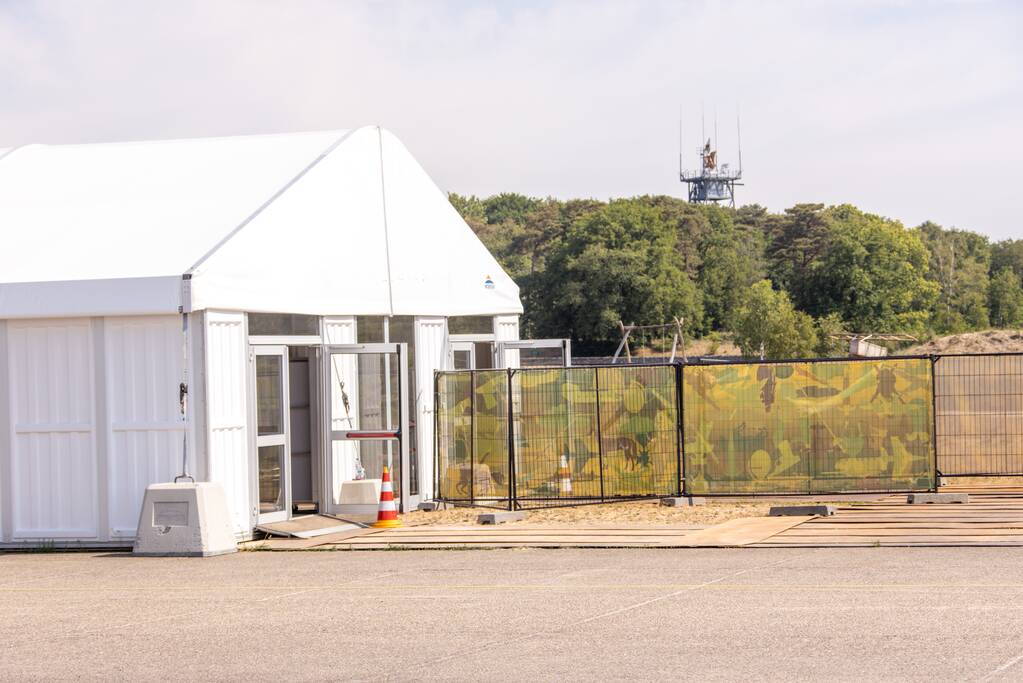 In de rij voor een coronatest bij Nationaal Militair Museum