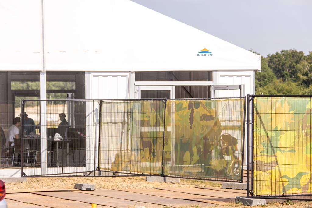 In de rij voor een coronatest bij Nationaal Militair Museum