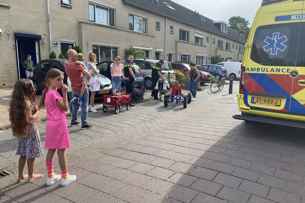 Fietser over de kop na uitwijkmanoeuvre met skelter