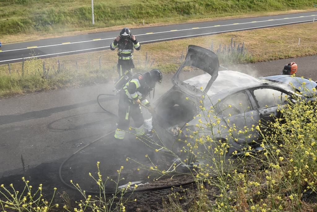 Auto verwoest door brand, vermoedelijk brandstichting