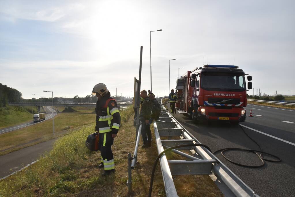 Auto verwoest door brand, vermoedelijk brandstichting