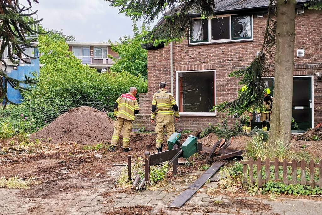 Gasleiding geraakt bij graafwerkzaamheden in voortuin woning