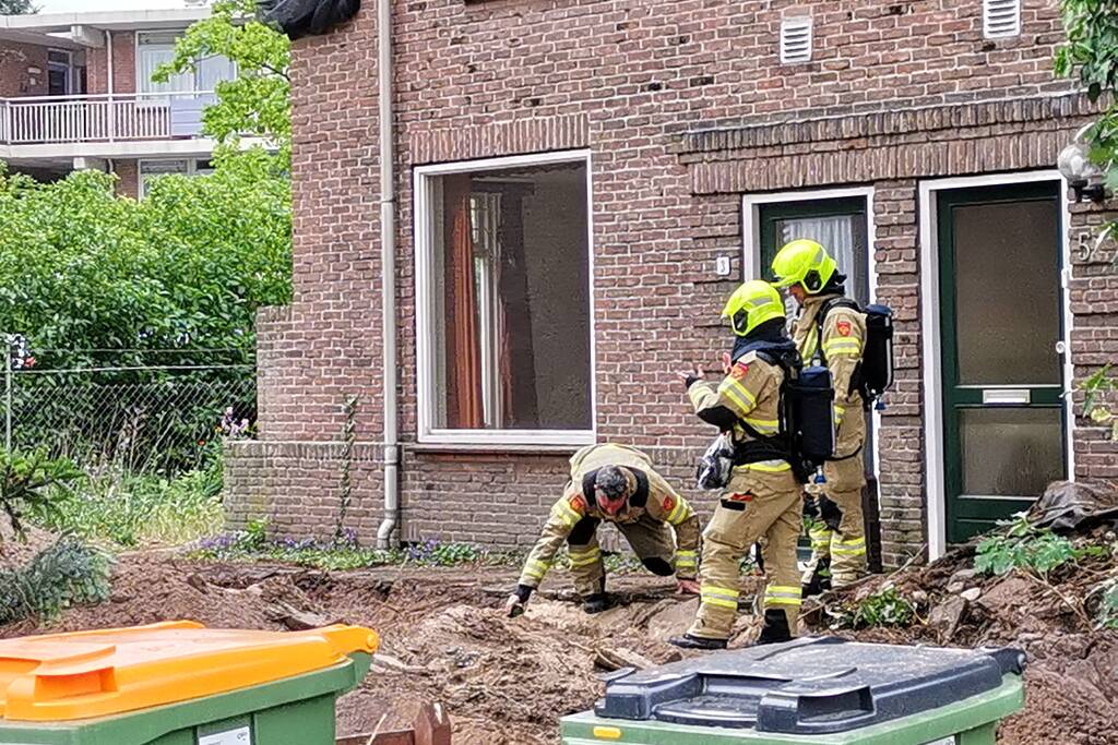 Gasleiding geraakt bij graafwerkzaamheden in voortuin woning