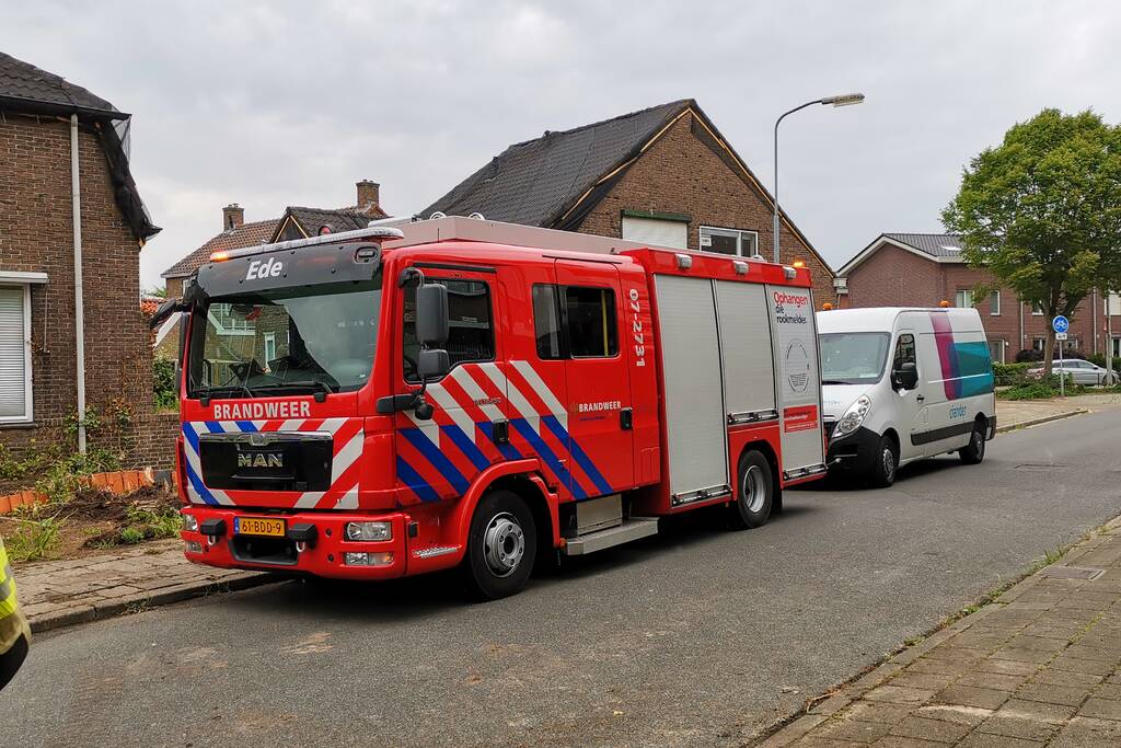 Gasleiding geraakt bij graafwerkzaamheden in voortuin woning